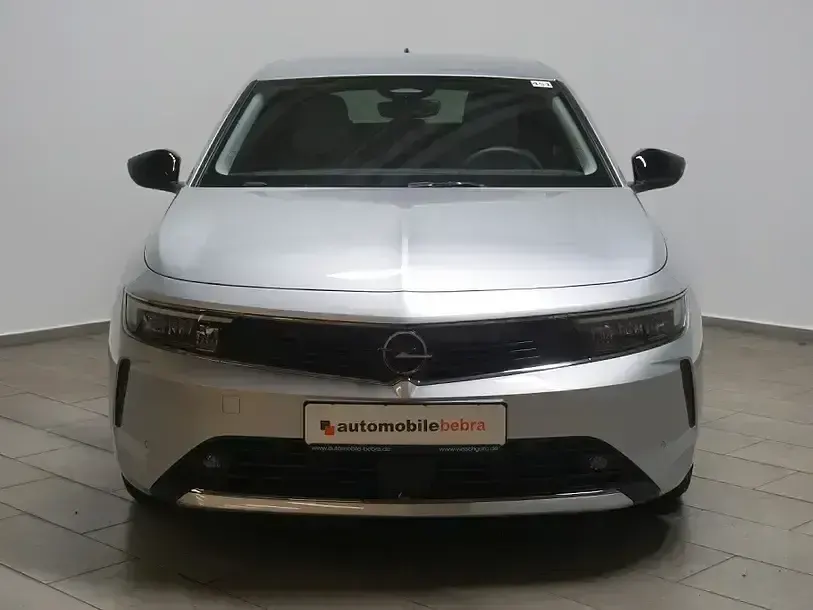 Używany Opel Astra Elegance 131 KM (96 kW) 2023 Srebrny Sedan/Limuzyna