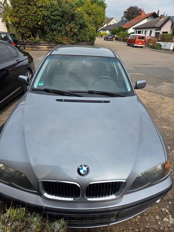 Silber Gebraucht 2004 BMW 318 Limousine | 4.000 € (Fairer Preis) - Bild 1/4