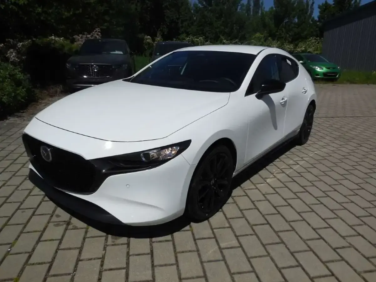 Neu Mazda 3 Homura-Line 140 PS (102 kW) 2026 Arctic white Limousine