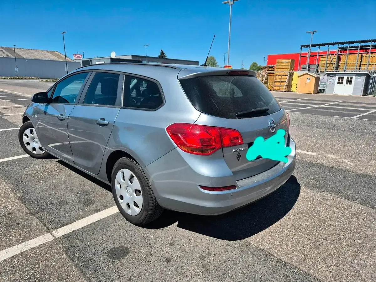 Second-hand Opel Astra 101 CP (74 kW) 2012 Break