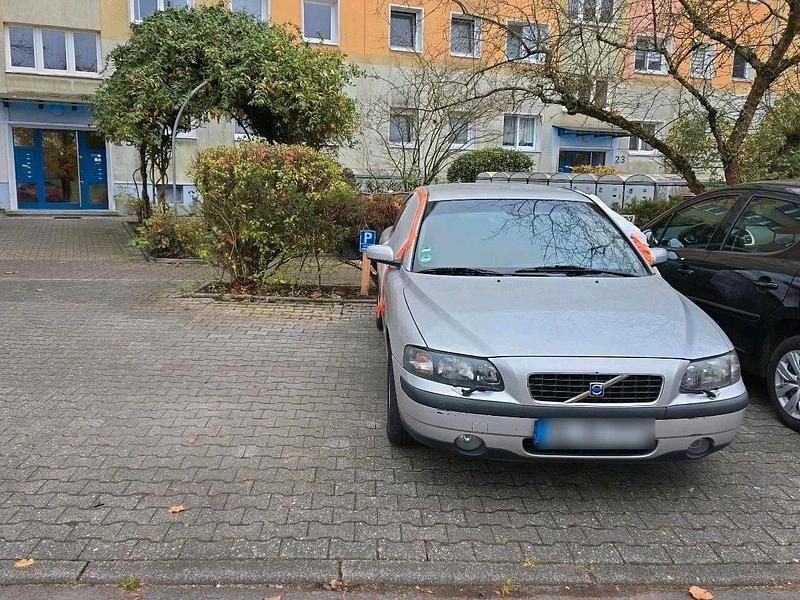 Silber Gebraucht 2003 Volvo S60 Limousine | 1.200 € (Superpreis) - Bild 1/4