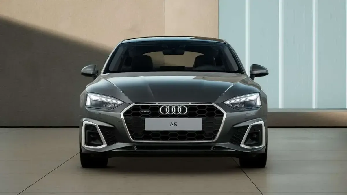 Gebraucht Audi A5 S-Line 204 PS (150 kW) 2024 Chronosgrau metallic Limousine
