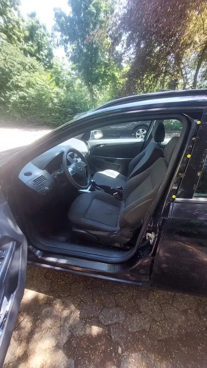 Gebraucht Opel Astra 116 PS (85 kW) 2009 Schwarz Kombi