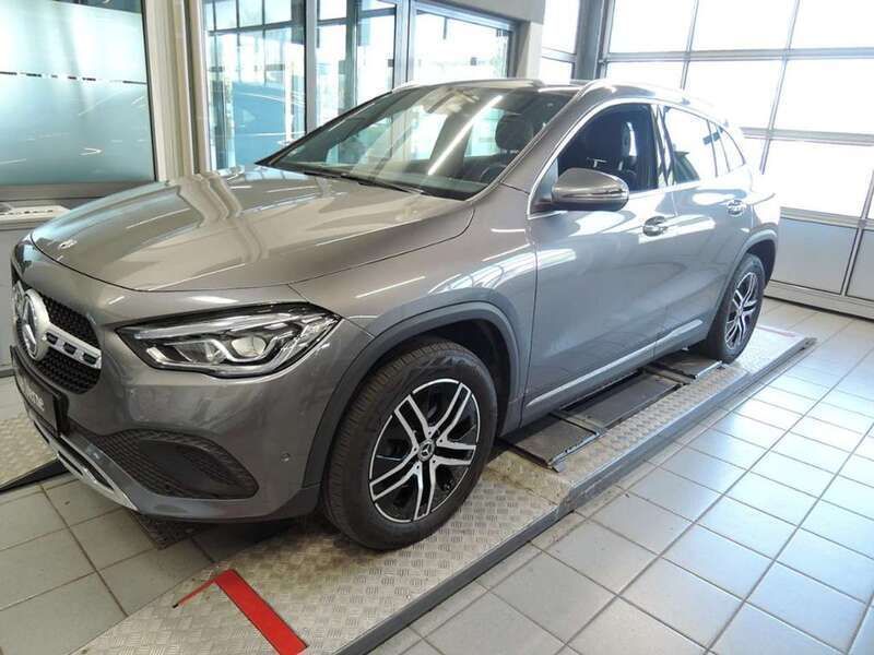 Metalliclack mountaingrau Gebraucht 2023 Mercedes GLA180 Progressive SUV | 34.910 € (Fairer Preis) - Bild 1/2