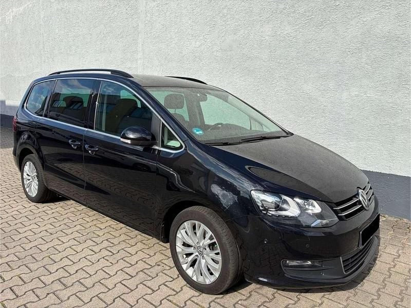 Deep black perleffekt Gebraucht 2018 VW Sharan Comfortline Van / Kleinbus | 17.700 € (Superpreis) - Bild 1/4