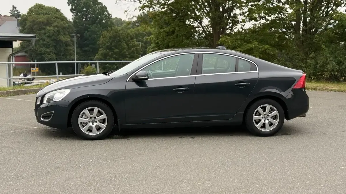 Gebraucht Volvo S60 Momentum 114 PS (83 kW) 2012 Grau Limousine