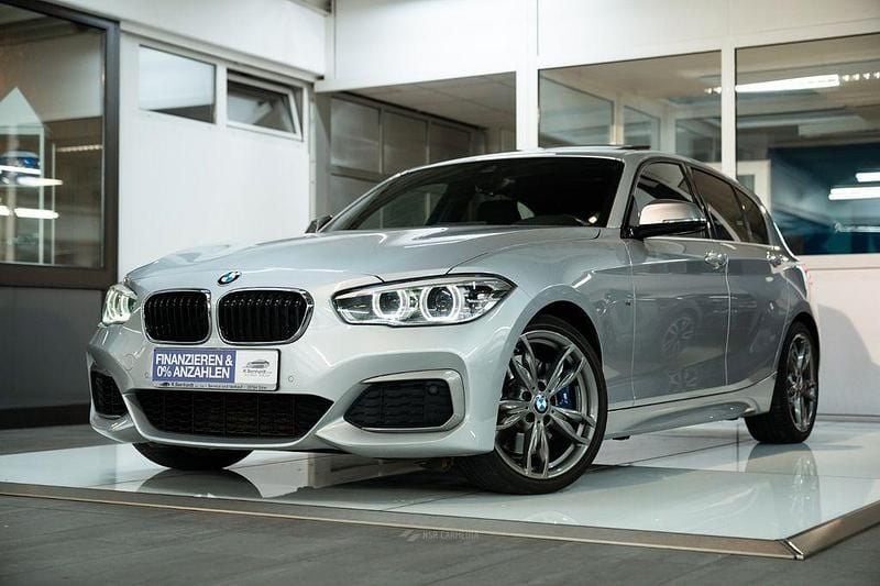 Silber Gebraucht 2016 BMW M140 M Sport Limousine | 31.450 € (Fairer Preis) - Bild 1/4