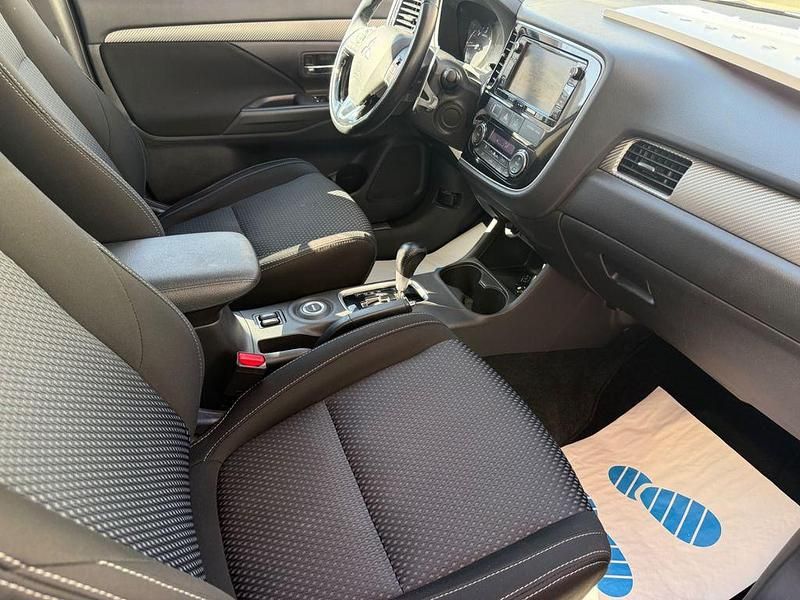 Gebraucht Mitsubishi Outlander 150 PS (110 kW) 2016 Grau SUV