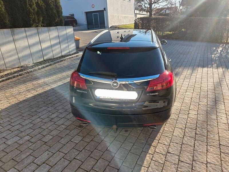 Gebraucht Opel Insignia 194 PS (142 kW) 2012 Schwarz Kombi