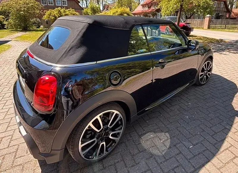 Używany Mini John Cooper Works 178 KM (130 kW) 2022 Czarny Hatchback