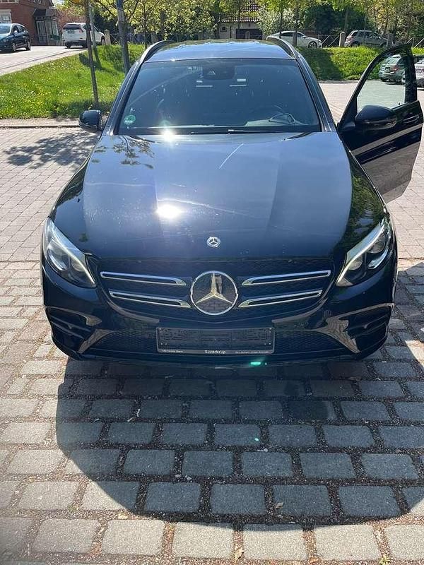 Schwarz Gebraucht 2019 Mercedes GLC300 AMG line SUV | 27.500 € (Guter Preis) - Bild 1/4