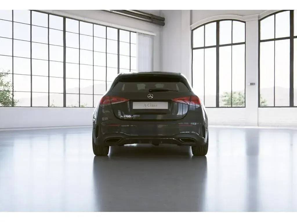 Gebraucht Mercedes A250 AMG 160 PS (117 kW) 2021 Metalliclack kosmosschwarz Limousine