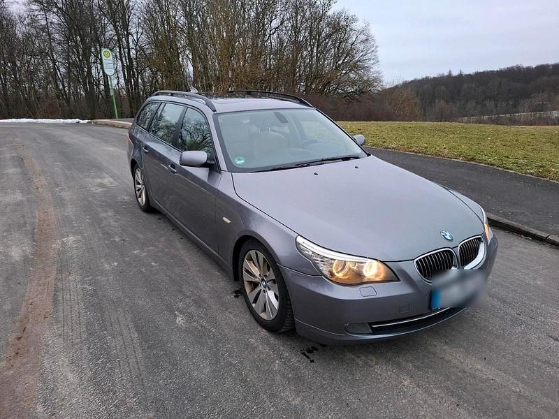 Gebraucht BMW 530 235 PS (172 kW) 2009 Grau Kombi