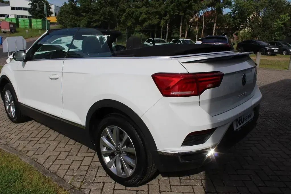 Gebraucht VW T-Roc Cabriolet Style 150 PS (110 kW) 2022 Pure white schwarz Cabrio
