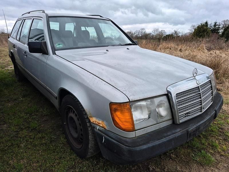 Gebraucht Mercedes E230 132 PS (97 kW) 1988 Silber Kombi