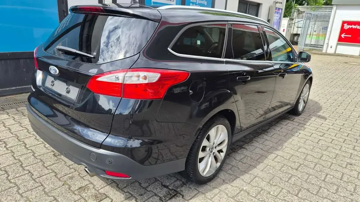 Gebraucht Ford Focus Titanium 140 PS (102 kW) 2011 Pantherschwarz metallic Kombi