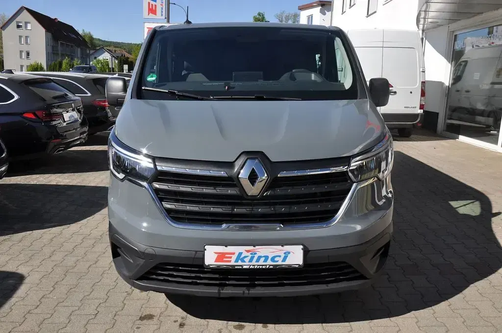 Usata Renault Trafic 129 CV (94 kW) 2023 Grigio Monovolume