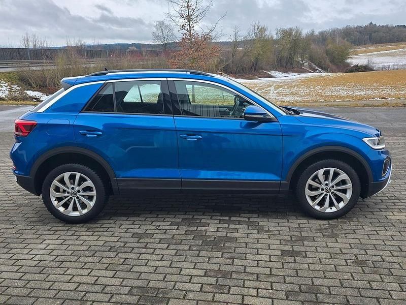 Gebraucht VW T-Roc Life 110 PS (80 kW) 2023 Blau SUV