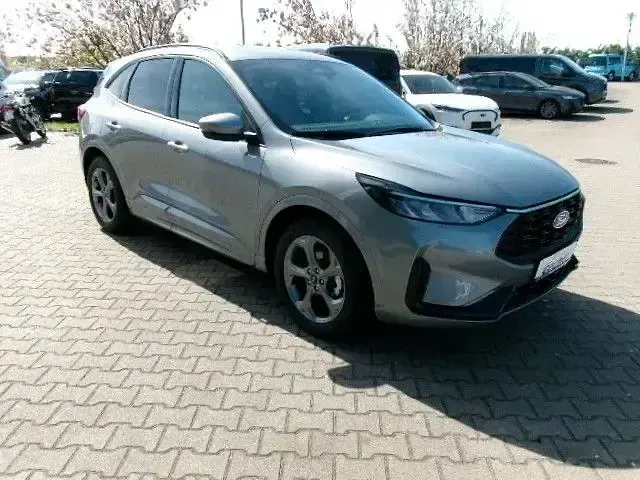 Usado Ford Kuga ST-Line 179 CV (131 kW) 2025 Plateado SUV