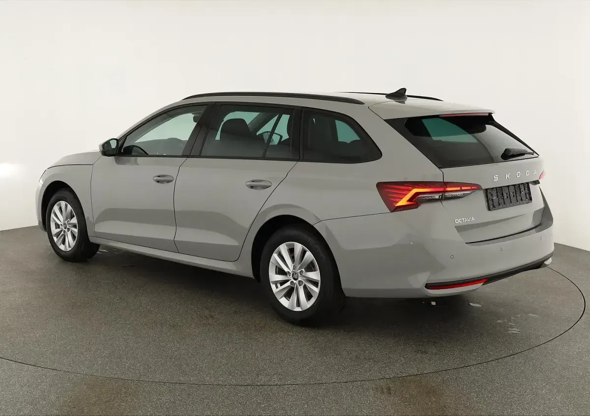 Neu Skoda Octavia Selection 150 PS (110 kW) 2026 Stahl grau Kombi
