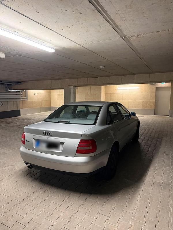 Second-hand Audi A4 102 CP (75 kW) 2000 Argintiu Berlinǎ