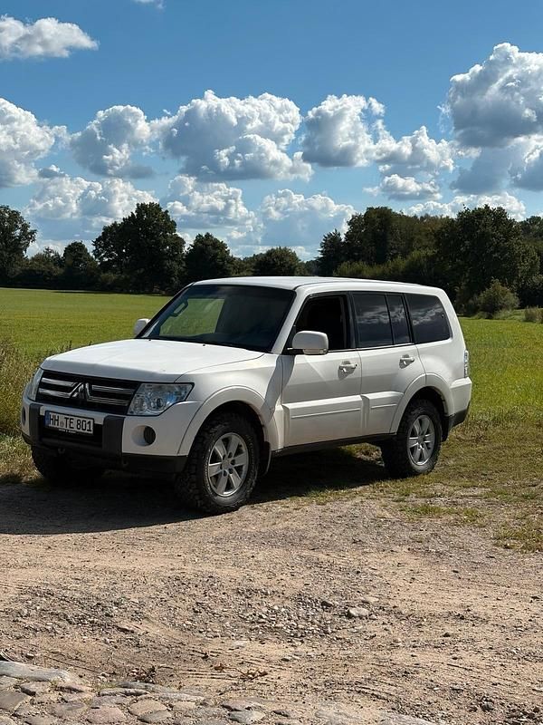 Weiß Gebraucht 2007 Mitsubishi Pajero Invite SUV | 8.700 € (Etwas zu teuer) - Bild 1/4