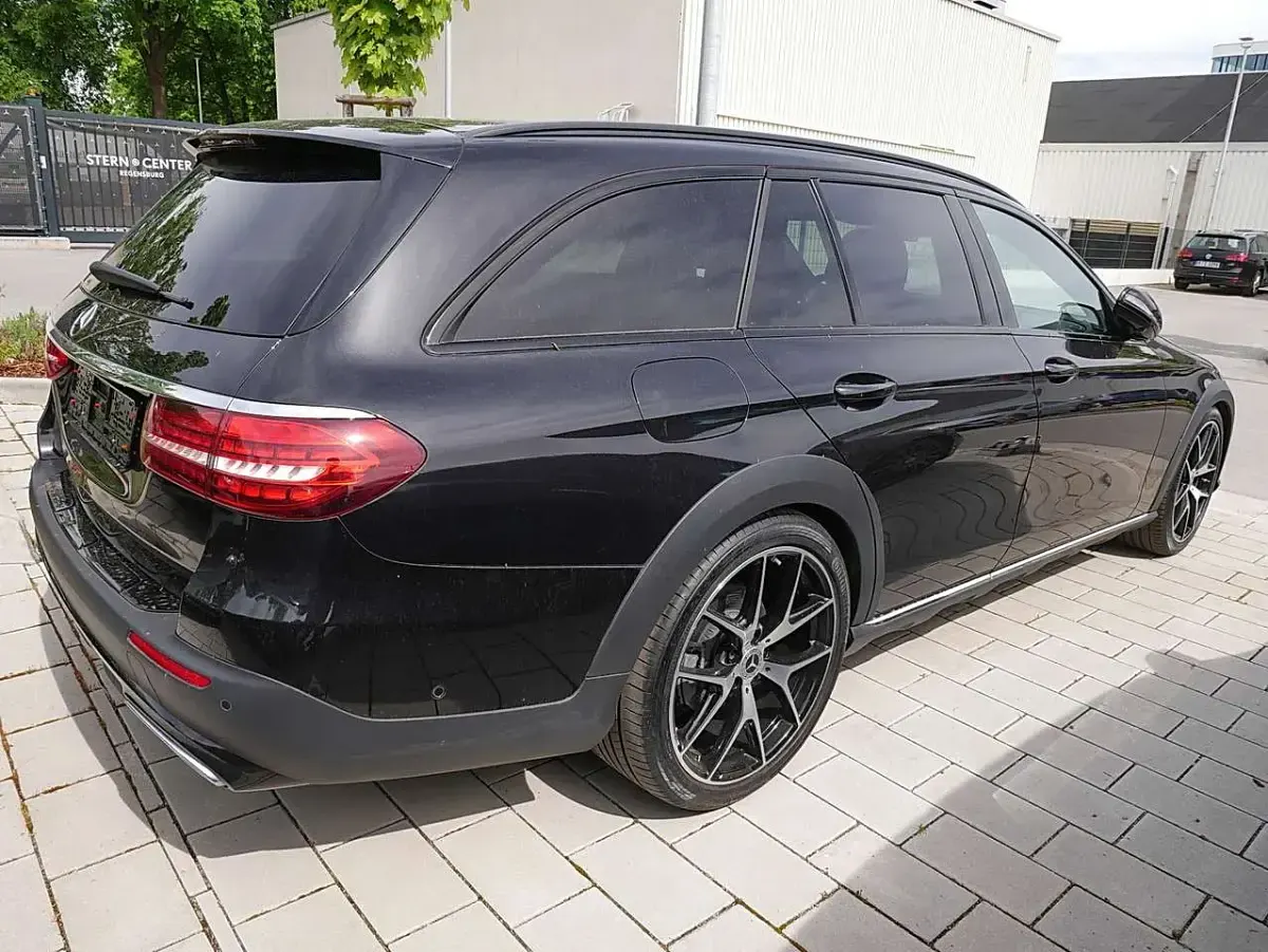 Gebraucht Mercedes E220 All-Terrain Avantgarde 194 PS (142 kW) 2022 Schwarz Kombi