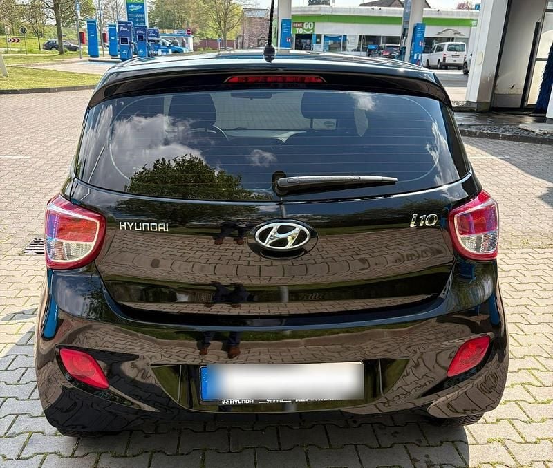 Gebraucht Hyundai i10 87 PS (63 kW) 2016 Schwarz Kleinwagen