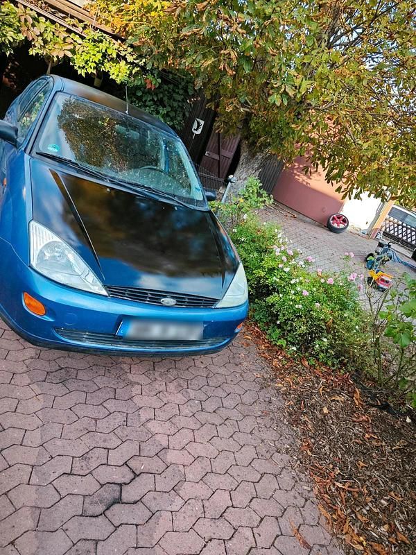 Blau Gebraucht 2000 Ford Focus Kleinwagen | 1.700 € - Bild 1/4