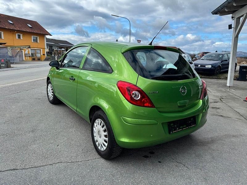 Gebraucht Opel Corsa Selection 69 PS (50 kW) 2012 Grün Kleinwagen