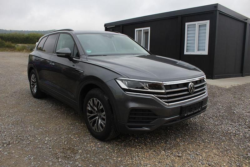 Grau Gebraucht 2022 VW Touareg SUV | 34.490 € - Bild 1/4