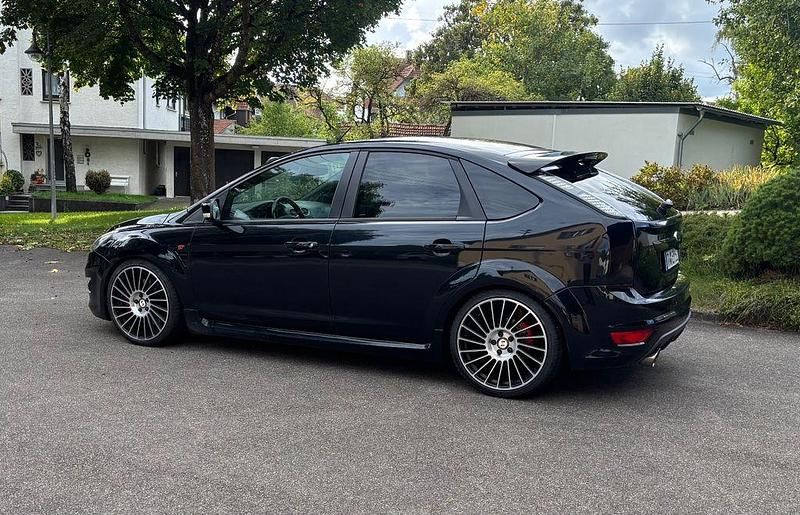 Schwarz Gebraucht 2009 Ford Focus ST Limousine | 7.490 € (Fairer Preis) - Bild 1/4