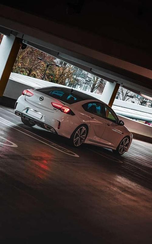 Gebraucht Opel Insignia 230 PS (169 kW) 2021 Weiß Kleinwagen