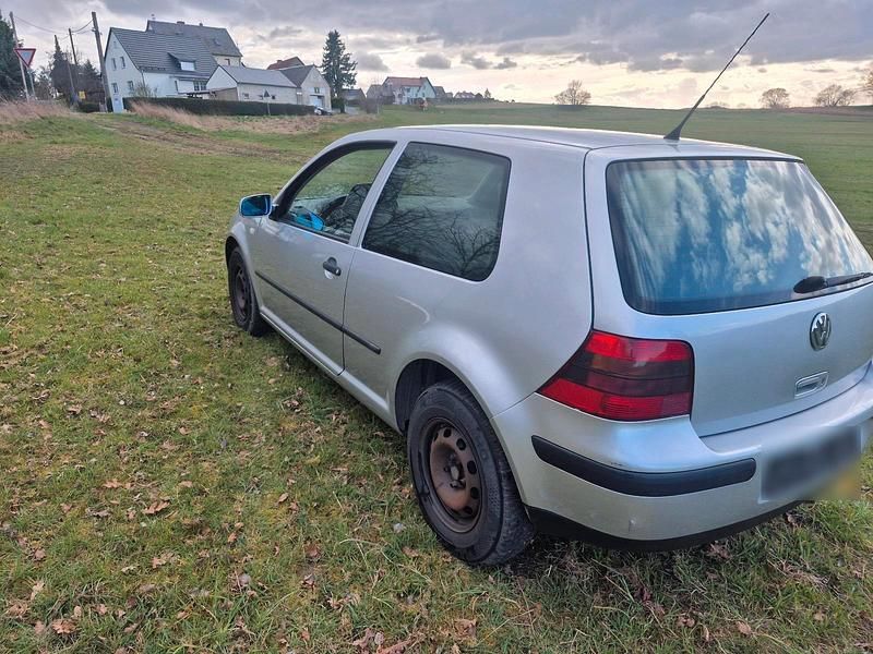 Gebraucht VW Golf IV 105 PS (77 kW) 2001 Silber Limousine