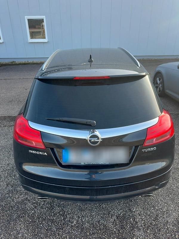Schwarz Gebraucht 2011 Opel Insignia Sport Kombi | 8.500 € (Teuer) - Bild 1/4