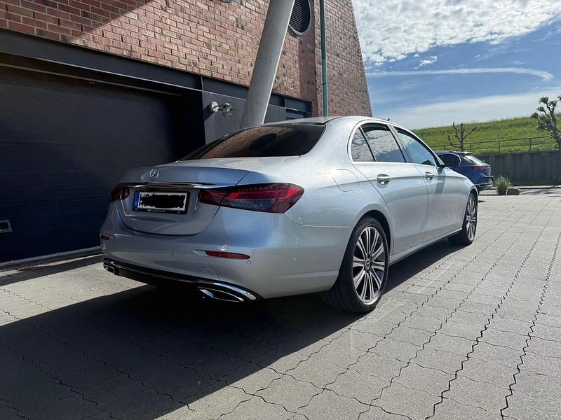 Silber Gebraucht 2020 Mercedes E200 Limousine | 33.900 € (Etwas zu teuer) - Bild 1/4
