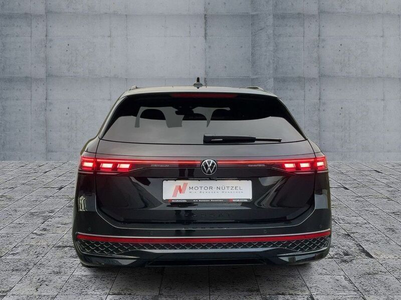 Gebraucht VW Passat R-line 177 PS (130 kW) 2024 Schwarz Kombi