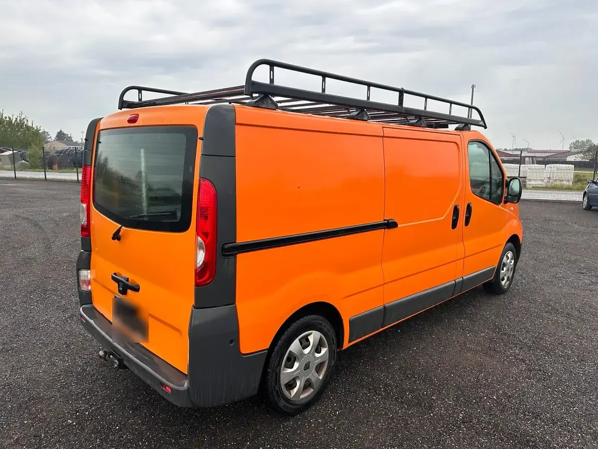 Gebraucht Renault Trafic 114 PS (83 kW) 2011 Orange Van / Kleinbus