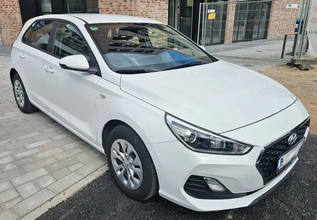 Gebraucht Hyundai i30 99 PS (72 kW) 2019 Weiß Limousine
