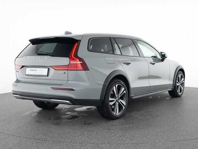 Gebraucht Volvo V60 CC 145 PS (106 kW) 2023 Kombi