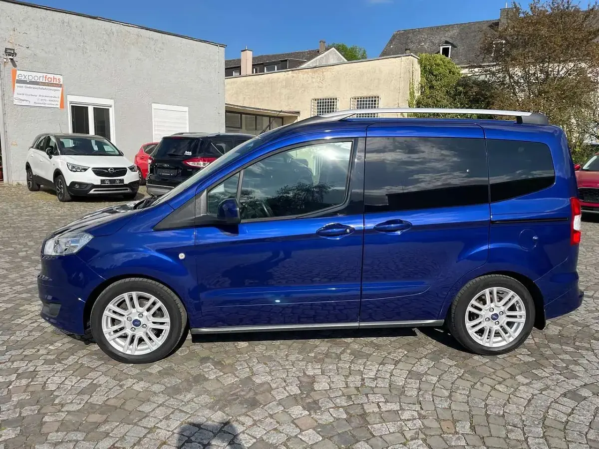 Gebraucht Ford Tourneo Courier Titanium 101 PS (74 kW) 2017 Indicblau metallic Van / Kleinbus