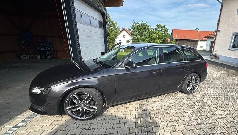 Gebraucht Audi A4 160 PS (117 kW) 2011 Grau Kombi