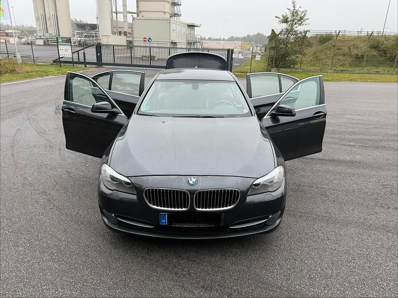 Schwarz Gebraucht 2013 BMW 520 Limousine | 11.499 € (Guter Preis) - Bild 1/4