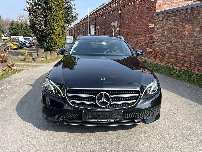 Gebraucht Mercedes E220 194 PS (142 kW) 2019 Schwarz Limousine