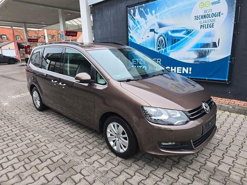 Braun Gebraucht 2011 VW Sharan Comfortline Van / Kleinbus | 9.999 € (Fairer Preis) - Bild 1/4