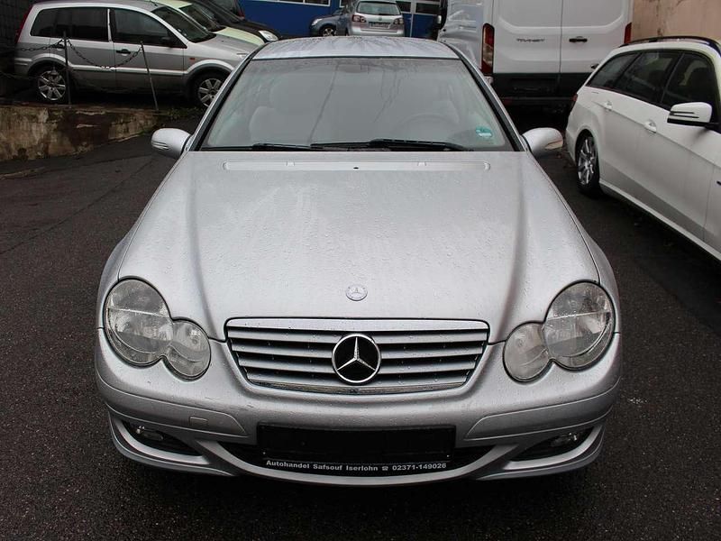 Gebraucht Mercedes C180 143 PS (105 kW) 2004 Iridiumsilber  metalliclack Coupé
