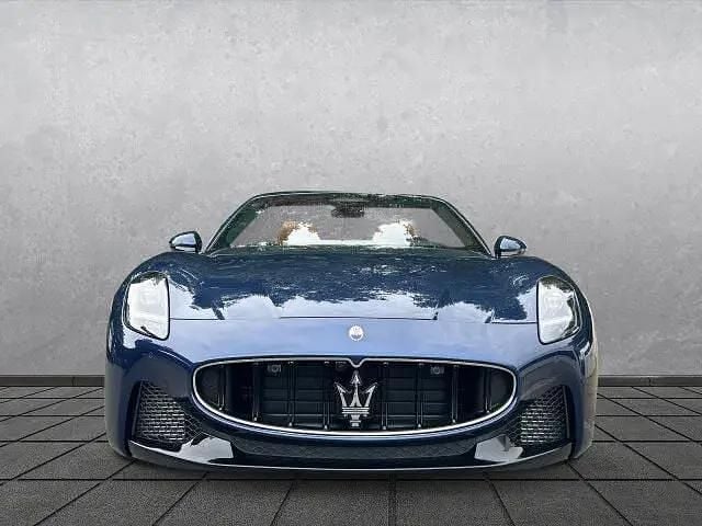 Neu Maserati GranCabrio 491 PS (361 kW) 2025 Blu modena Cabrio