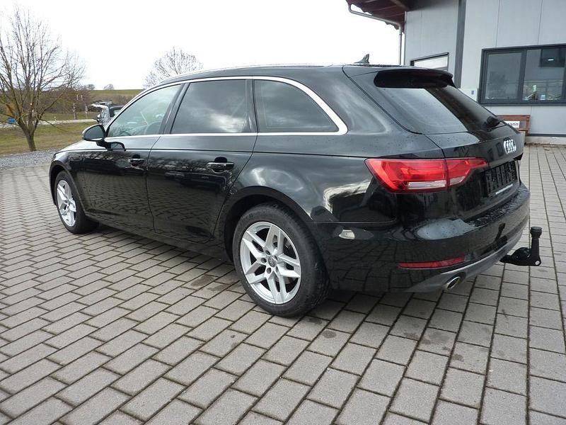 Gebraucht Audi A4 Sport 150 PS (110 kW) 2018 Schwarz Kombi