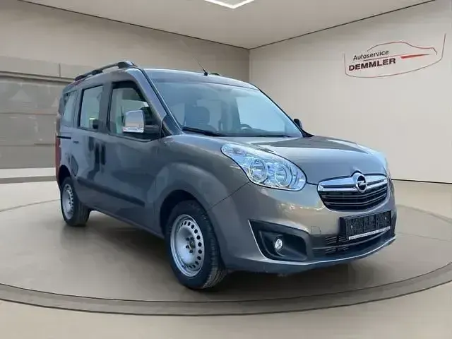 Gebraucht Opel Combo Edition 120 PS (88 kW) 2017 Muskatgrau/muskat braun(m2) Van / Kleinbus