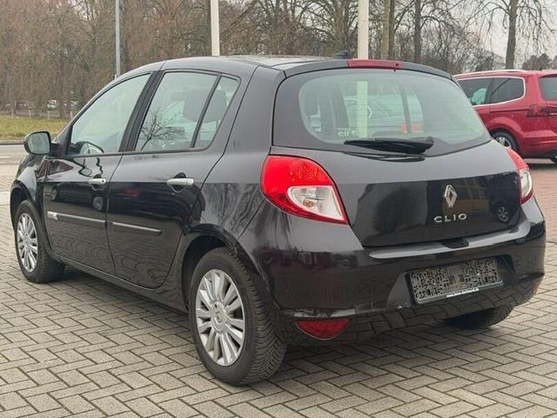 Gebraucht Renault Clio III Dynamique 101 PS (74 kW) 2009 Schwarz Kleinwagen